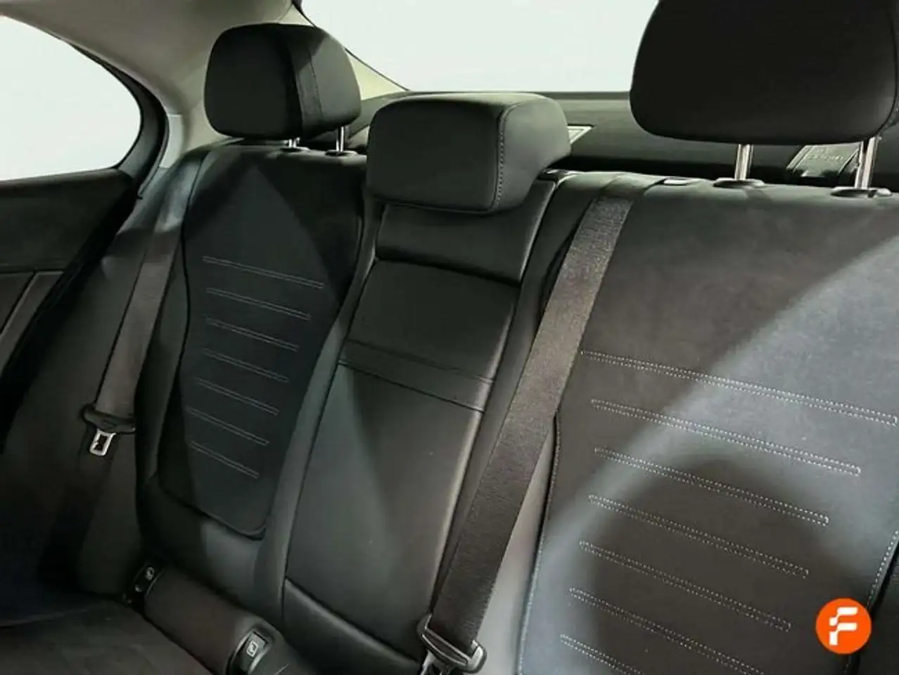 Mercedes-Benz C 200 — Galería del vehículo 21
