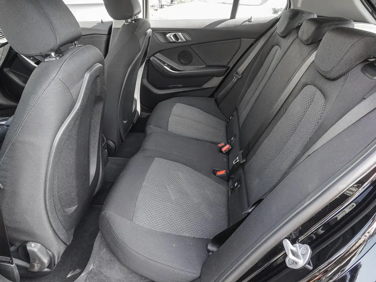 BMW 116 i NAVI PDC V+H DAB Klima Touch — Vehicle gallery 18