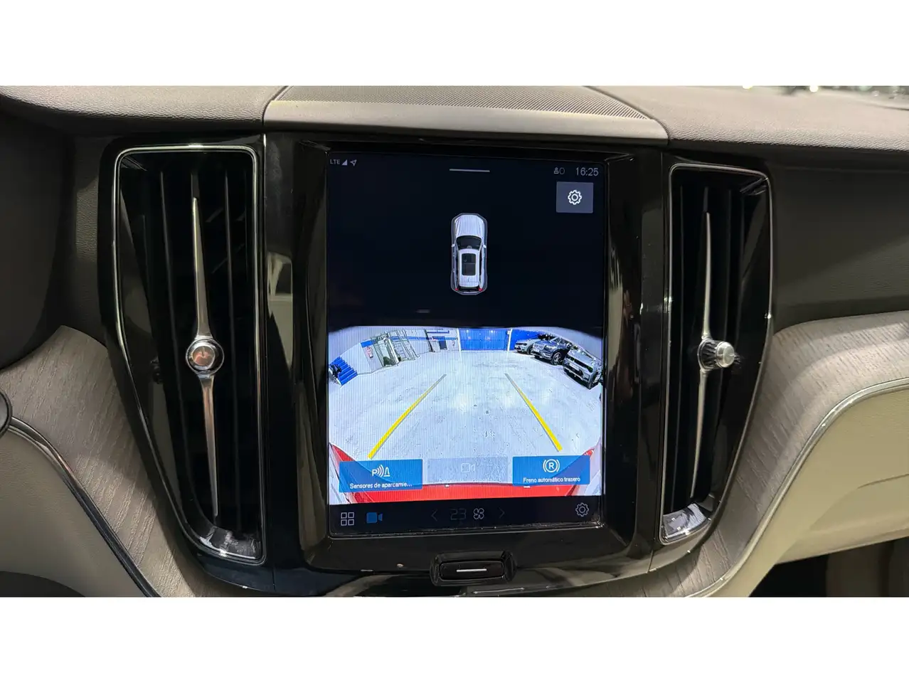 Volvo XC60 T6 Recharge Plus Bright — معرض صور السيارة 17