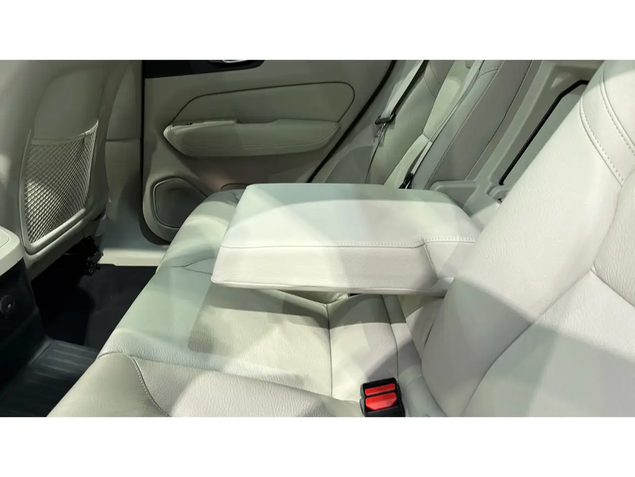 Volvo XC60 T6 Recharge Plus Bright — معرض صور السيارة 31