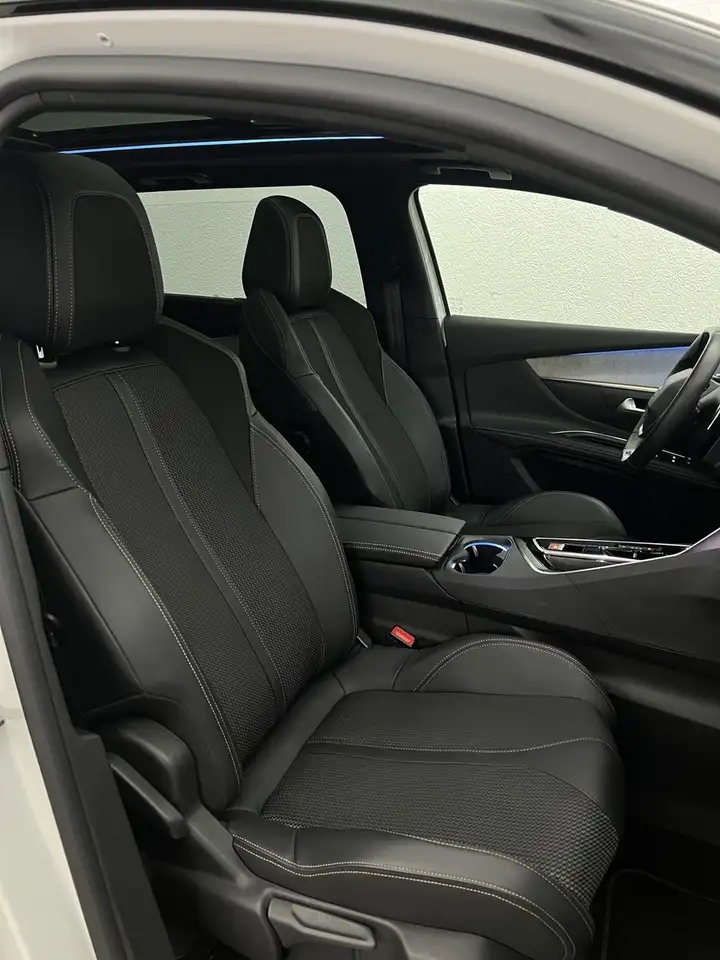 Peugeot 5008 Hybrid 136 e-DSC GT BLACK TONE 7SITZ+PANO+ — Vehicle gallery 8