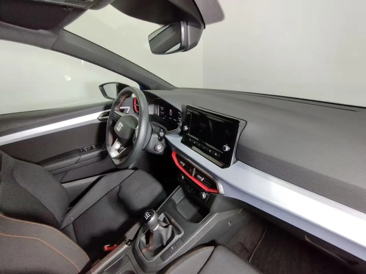 SEAT Ibiza 1.0 TSI S&S FR XS 115 — معرض صور السيارة 13
