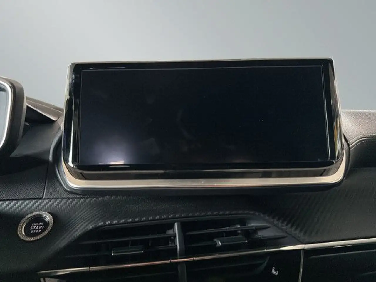 Peugeot 2008 Neuer GT PureTech / PANO / AHK / 360°-Kam. — Galería del vehículo 19