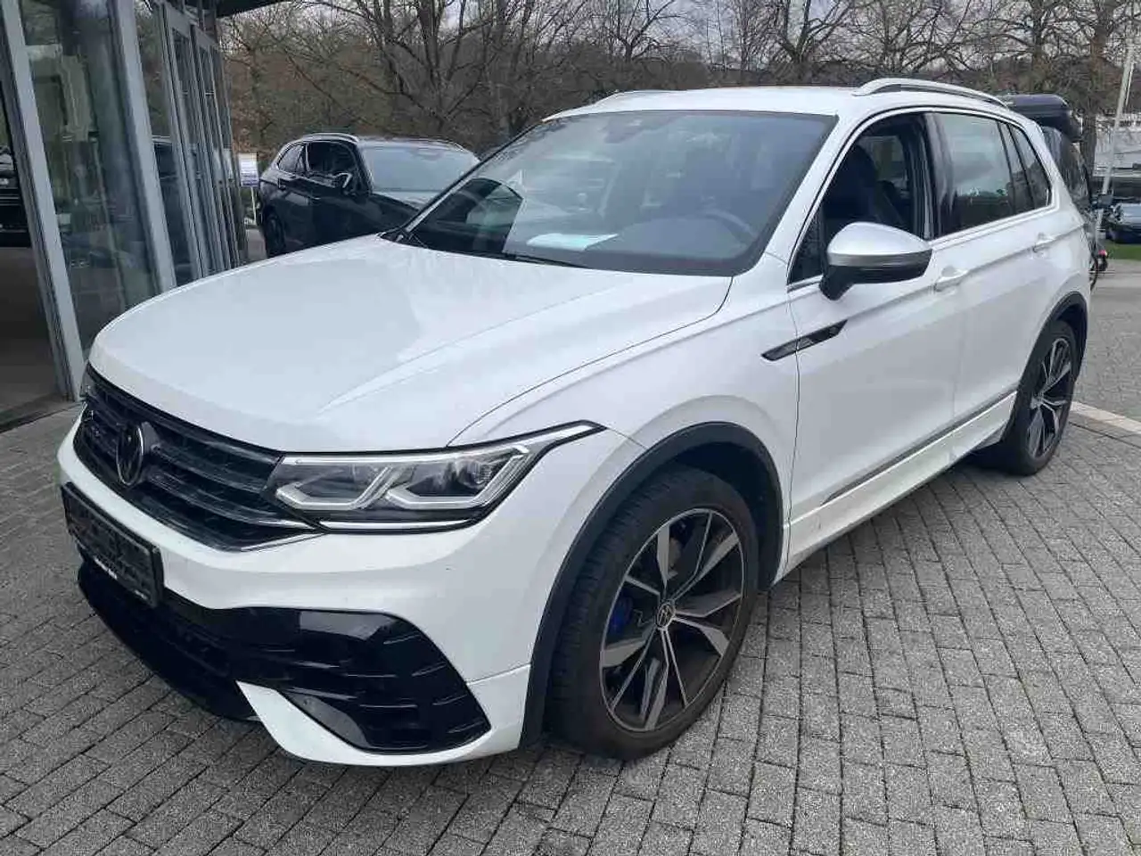 Volkswagen Tiguan R 2.0 TSI AHK Matrix DCC ACC — Vehicle gallery 2