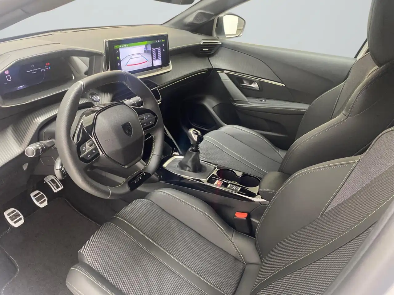 Peugeot 208 GT Puretech 100 — معرض صور السيارة 19