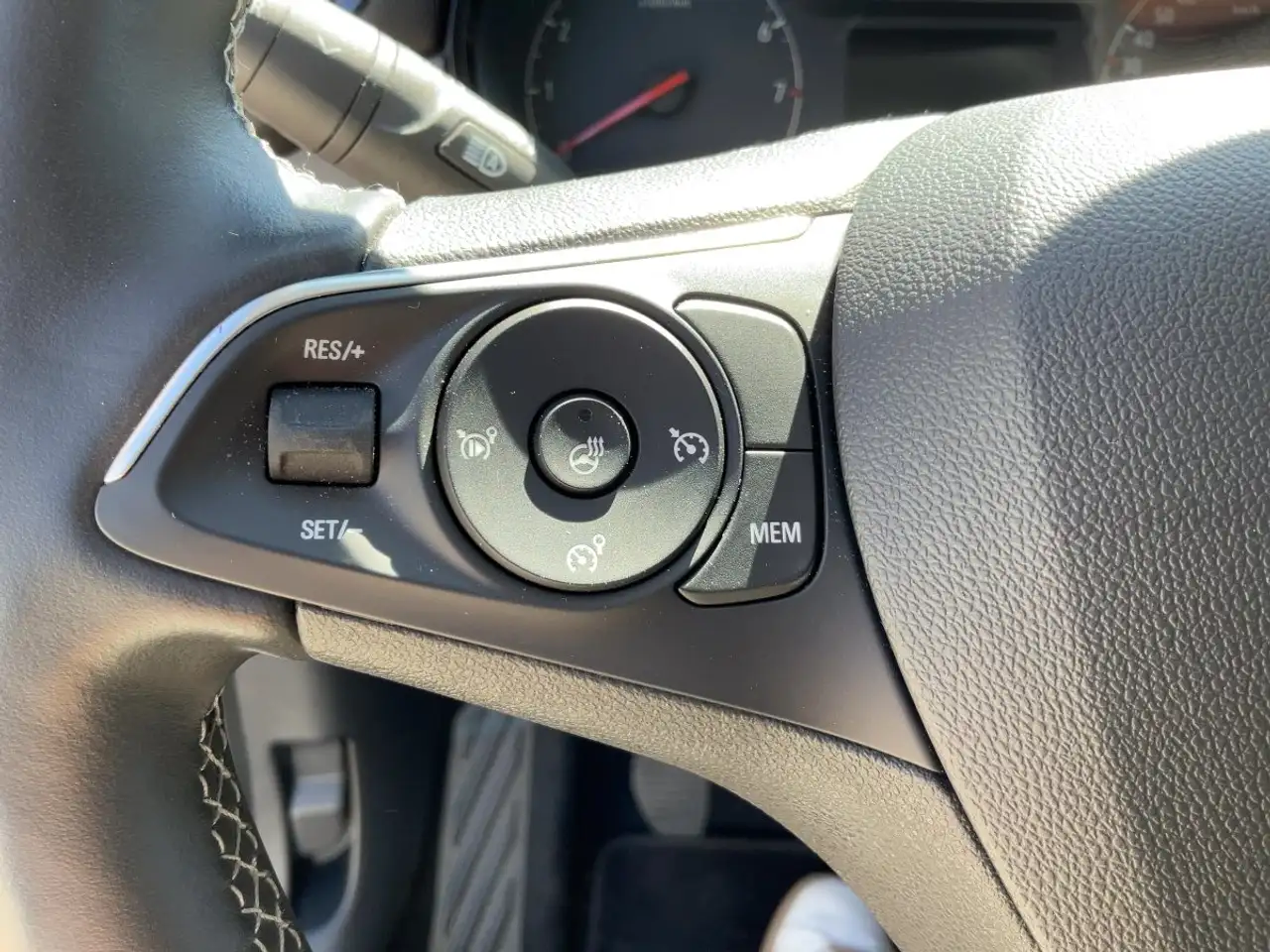 Opel Crossland 1.2 Turbo Enjoy LED+SHZ+Fernlichtass. — معرض صور السيارة 15