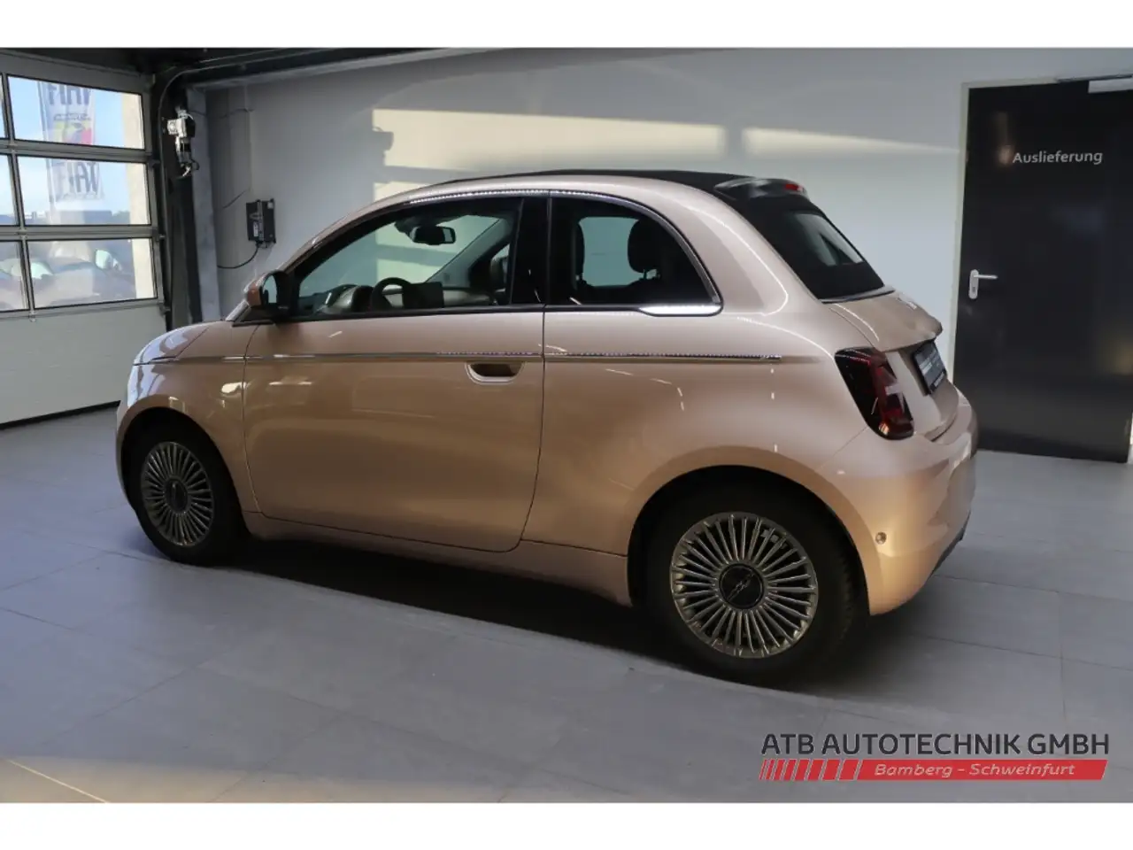 Fiat 500e 42kWh SOH 95,7% Komfort- und Stylepaket — معرض صور السيارة 8