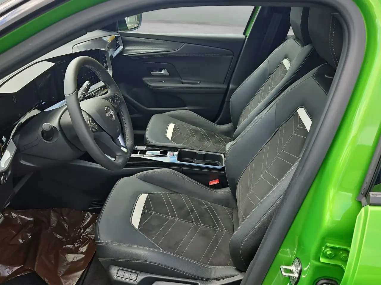 Opel Mokka-E Electric GS*NAVI*CAR PLAY*SHZ*WÄRMEPUMPE — معرض صور السيارة 10
