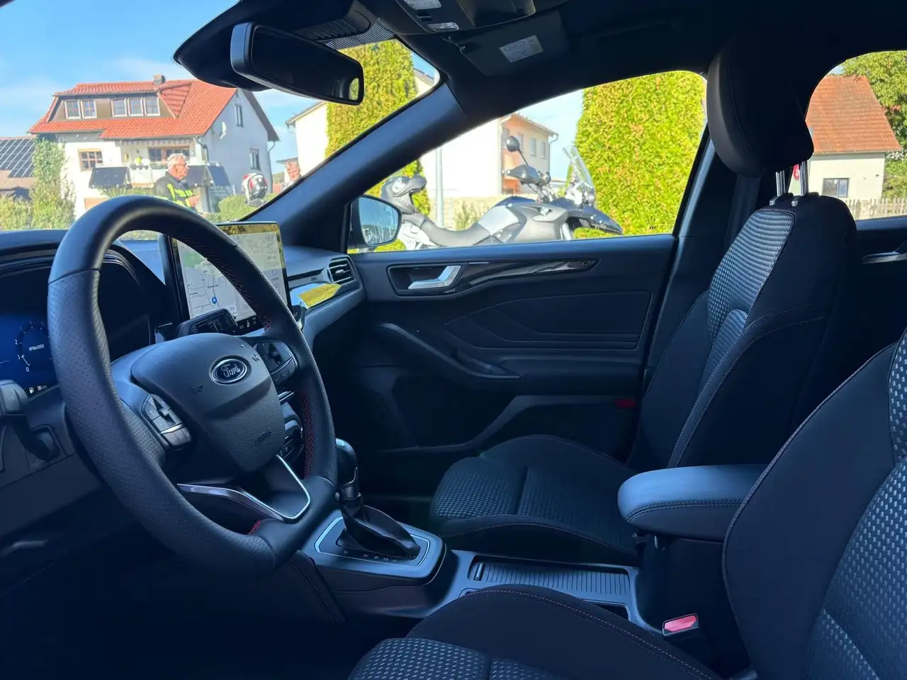 Ford Focus Turnier ST-Line X 1.0 AHK HEAD-UP KEYLESS — Galería del vehículo 14
