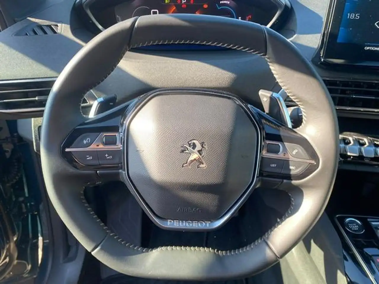 Peugeot 3008 Active Pack 1.2 Hybrid 136 — Vehicle gallery 9