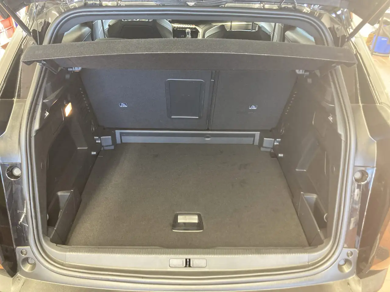 Peugeot 3008 1.2 PureTech Allure Pack ACC+Navi+SHZ+Kamera — معرض صور السيارة 17