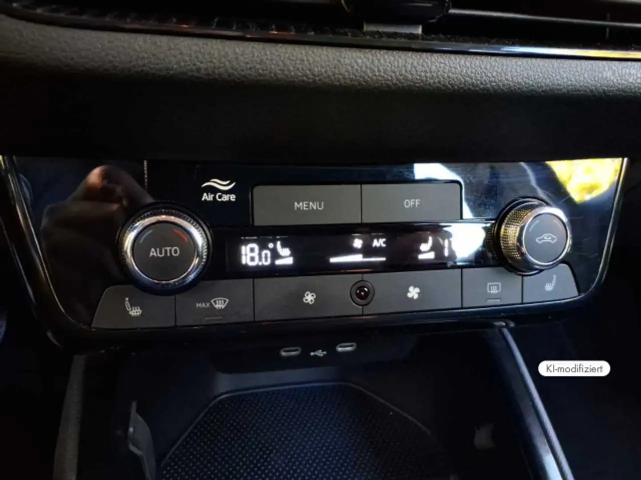 Skoda Fabia 1.0 TSI Selection LED+App+PDCh+Climatr+Sit — Vehicle gallery 3
