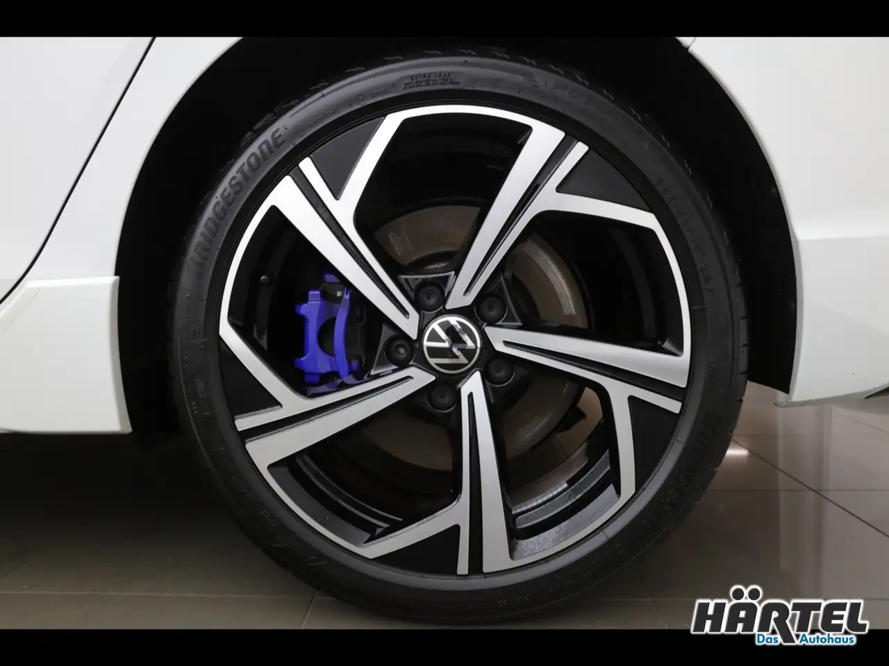 Volkswagen Golf 8 R 4MOTION 2.0 TSI DSG (+ACC-RADAR) Navi LED — Galería del vehículo 17