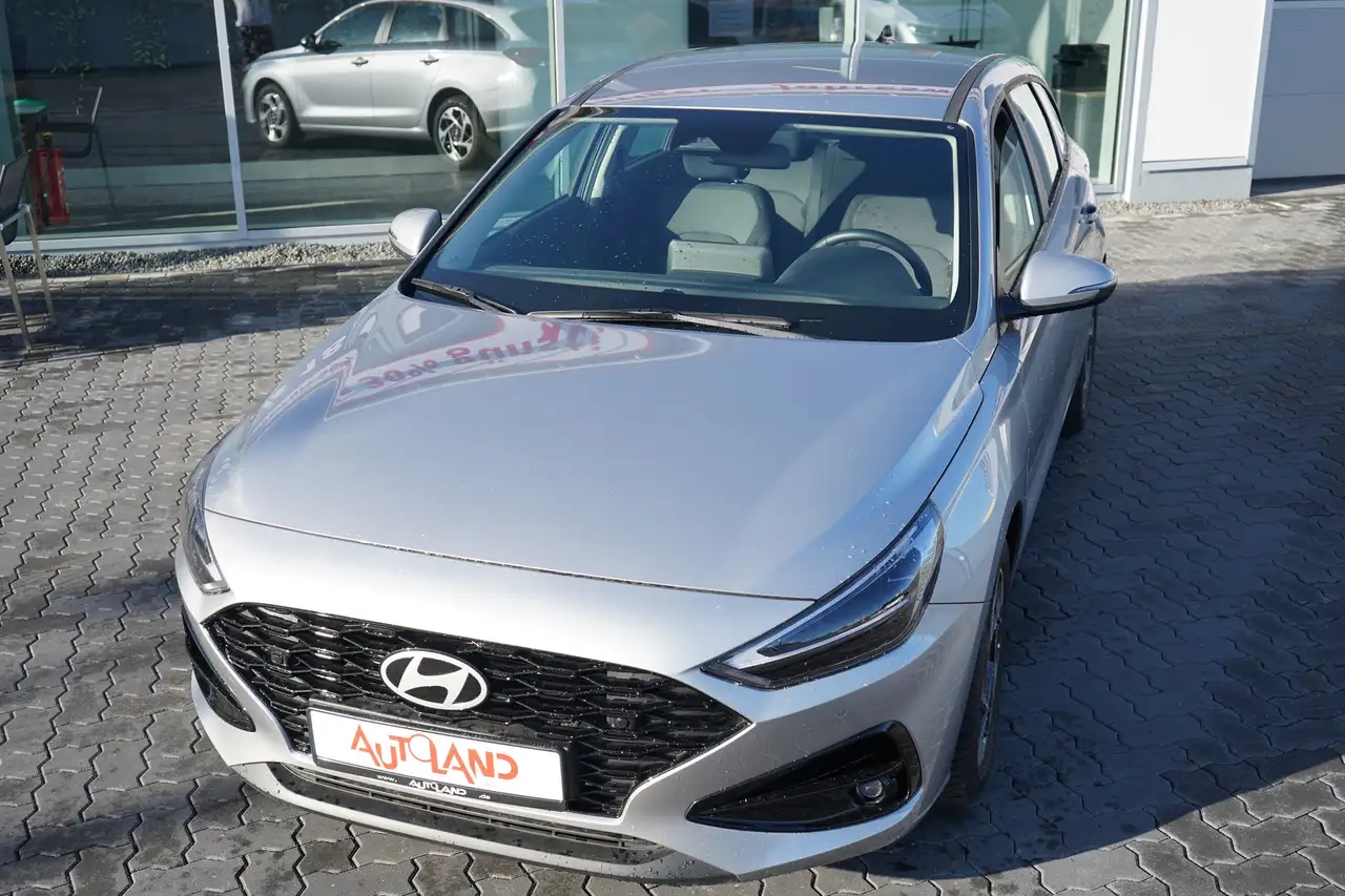 Hyundai i30 Kombi 1.0 T-GDI LED Navi Kamera — معرض صور السيارة 23