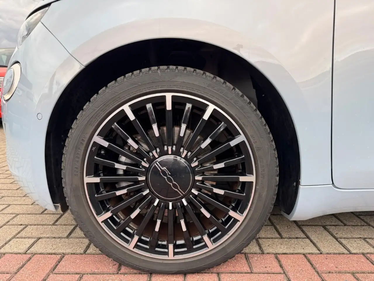 Fiat 500e La Prima By Bocelli+PANO+SOH97,6%+NAVI+JBL+LEDER+A — Galería del vehículo 10