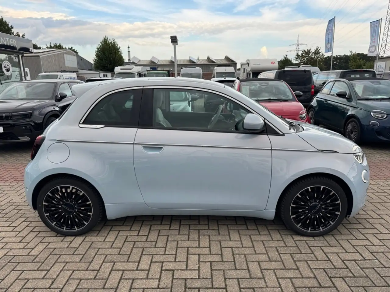 Fiat 500e La Prima By Bocelli+PANO+SOH97,6%+NAVI+JBL+LEDER+A — Galería del vehículo 9
