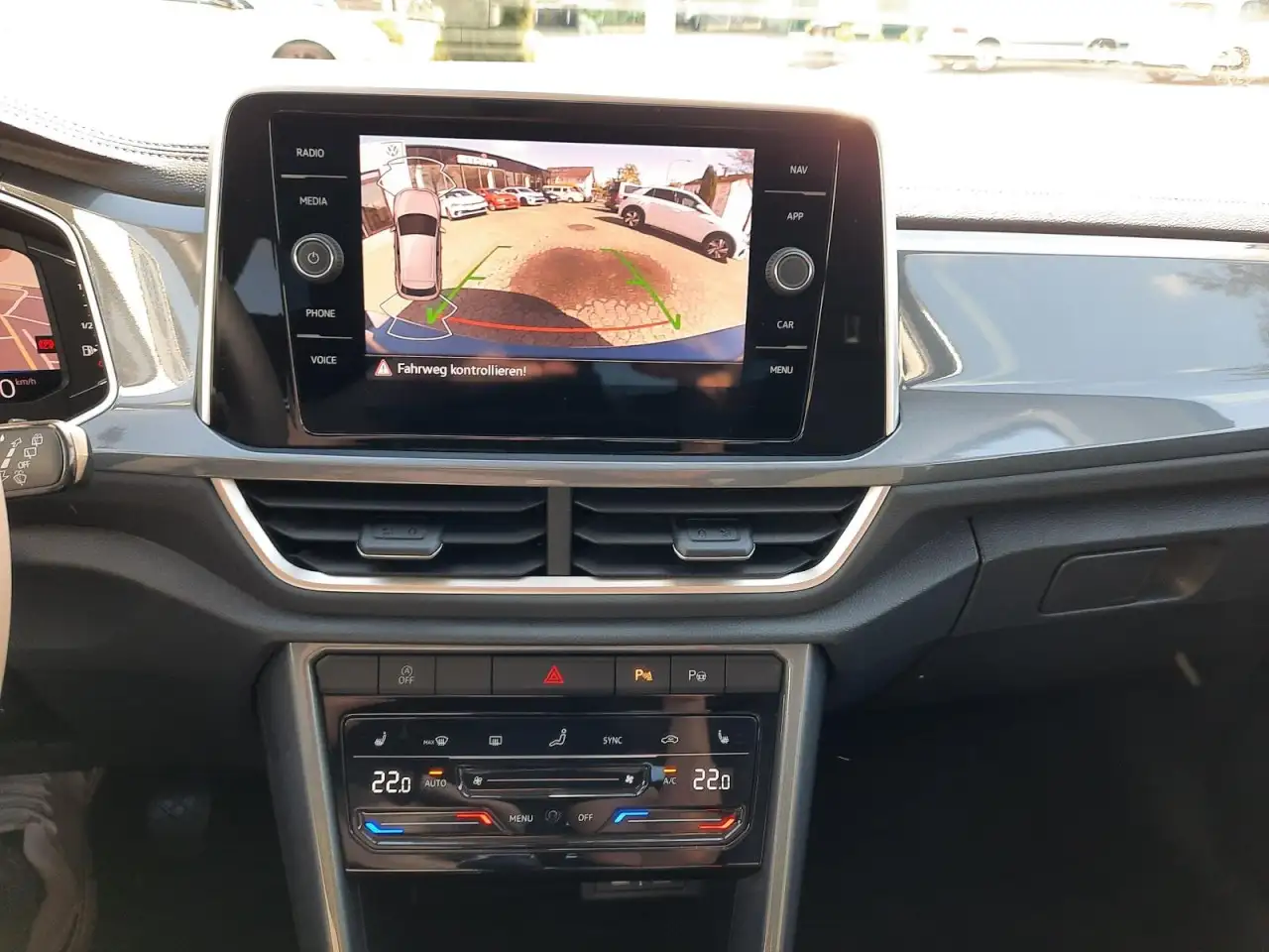 Volkswagen T-Roc Style ACC Kamera Sitzheizung Navi LED uvm. Klima — معرض صور السيارة 11