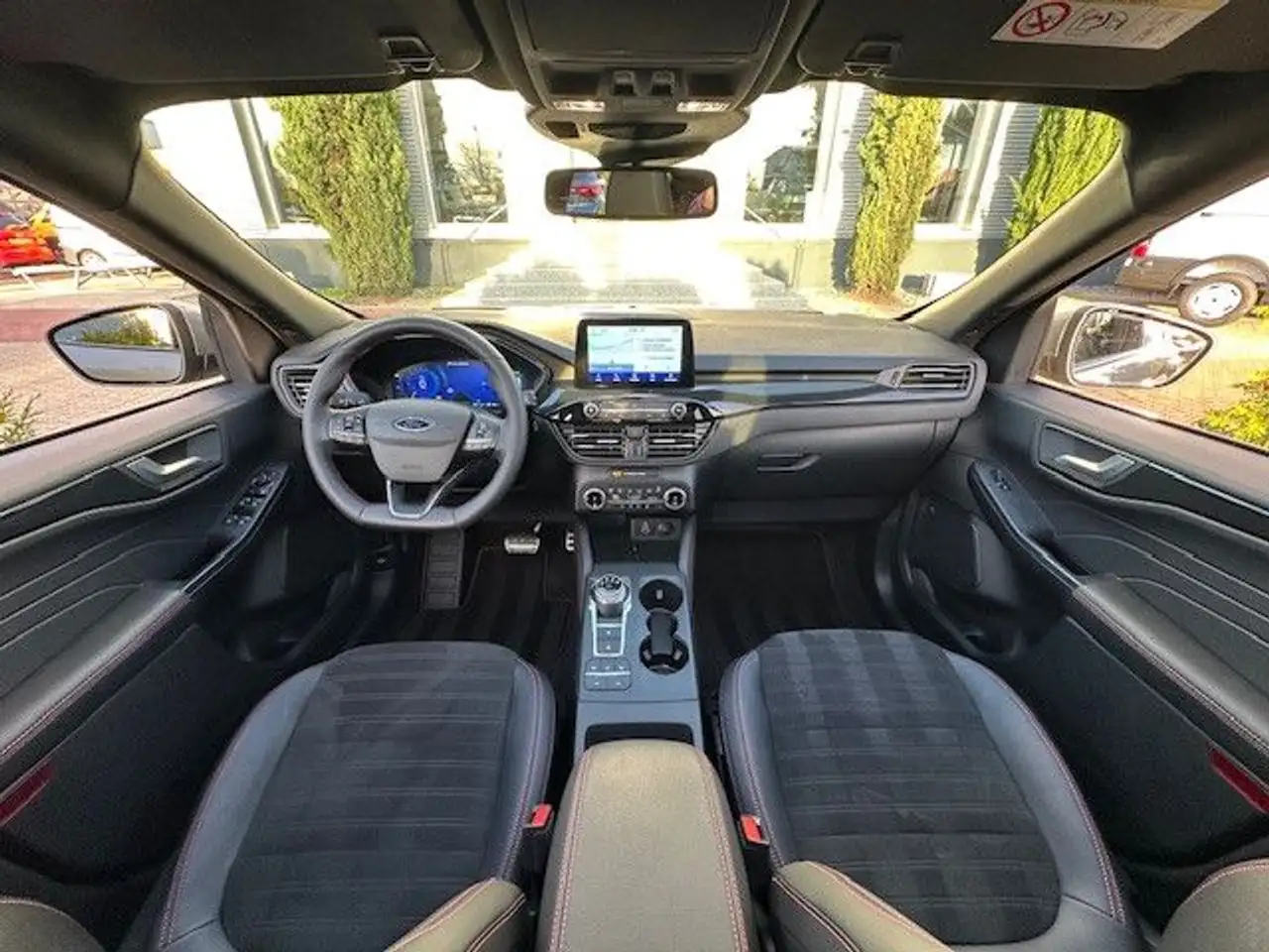 Ford Kuga PHEV ST-Line X 225PS |Pano|AHK|20" — Galerie du véhicule 10