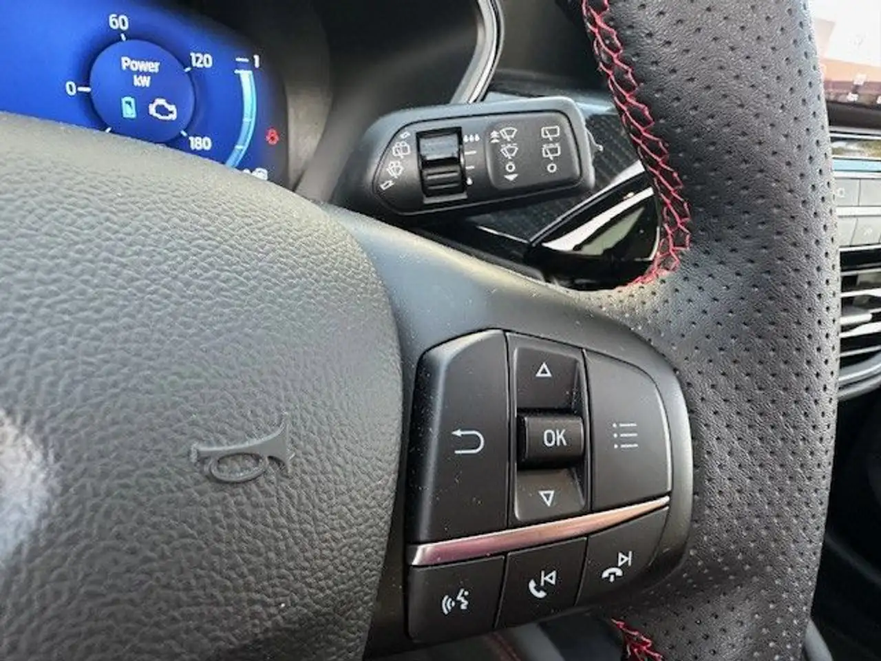 Ford Kuga PHEV ST-Line X 225PS |Pano|AHK|20" — Galerie du véhicule 23