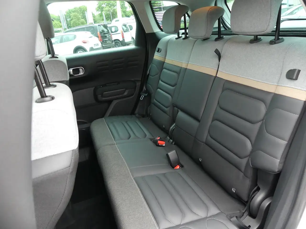 Citroen C3 Aircross PureTech PLUS *wenig KM* *Automatik* — Galerie du véhicule 13