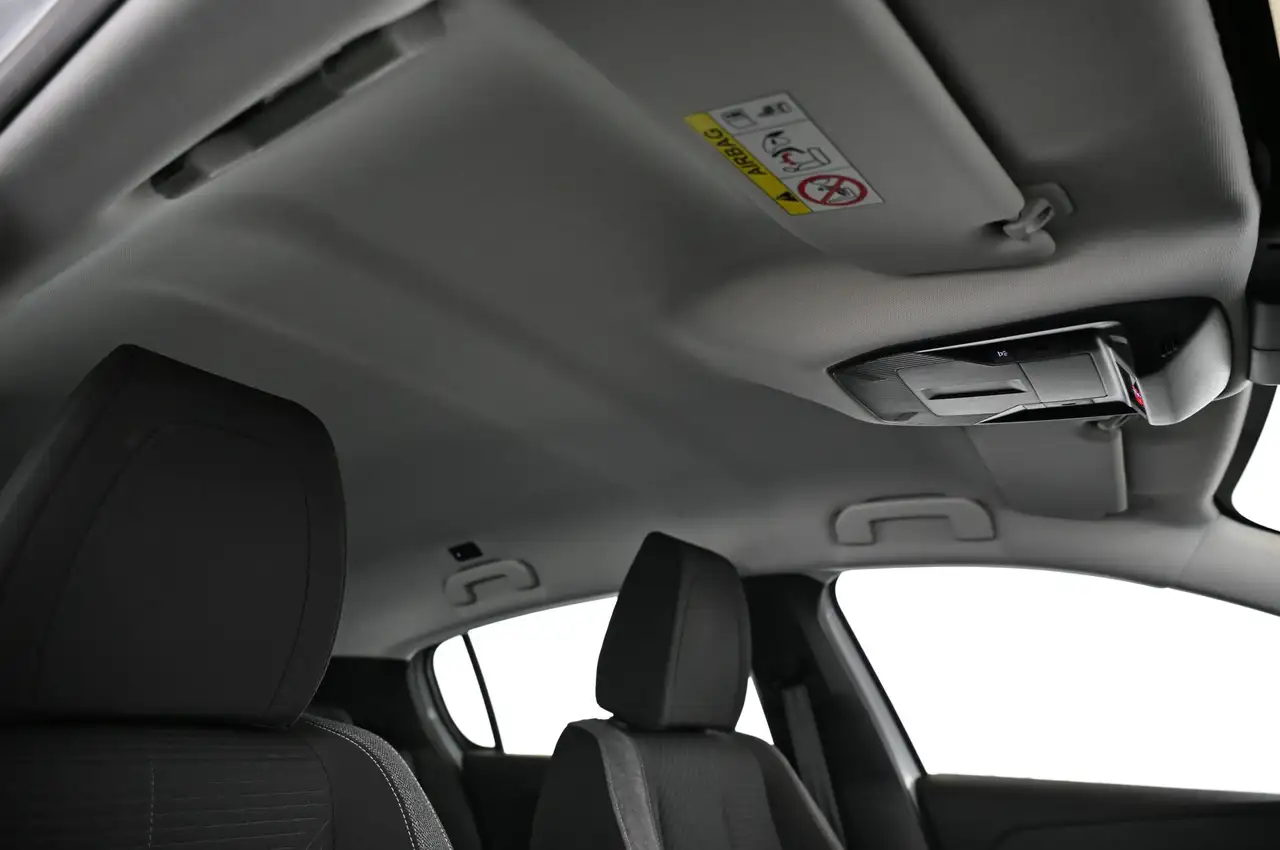 Peugeot 308 1.2 130 e-THP EAT8 Active-Pack LED/CAR-PLAY/ 16 — Vehicle gallery 28