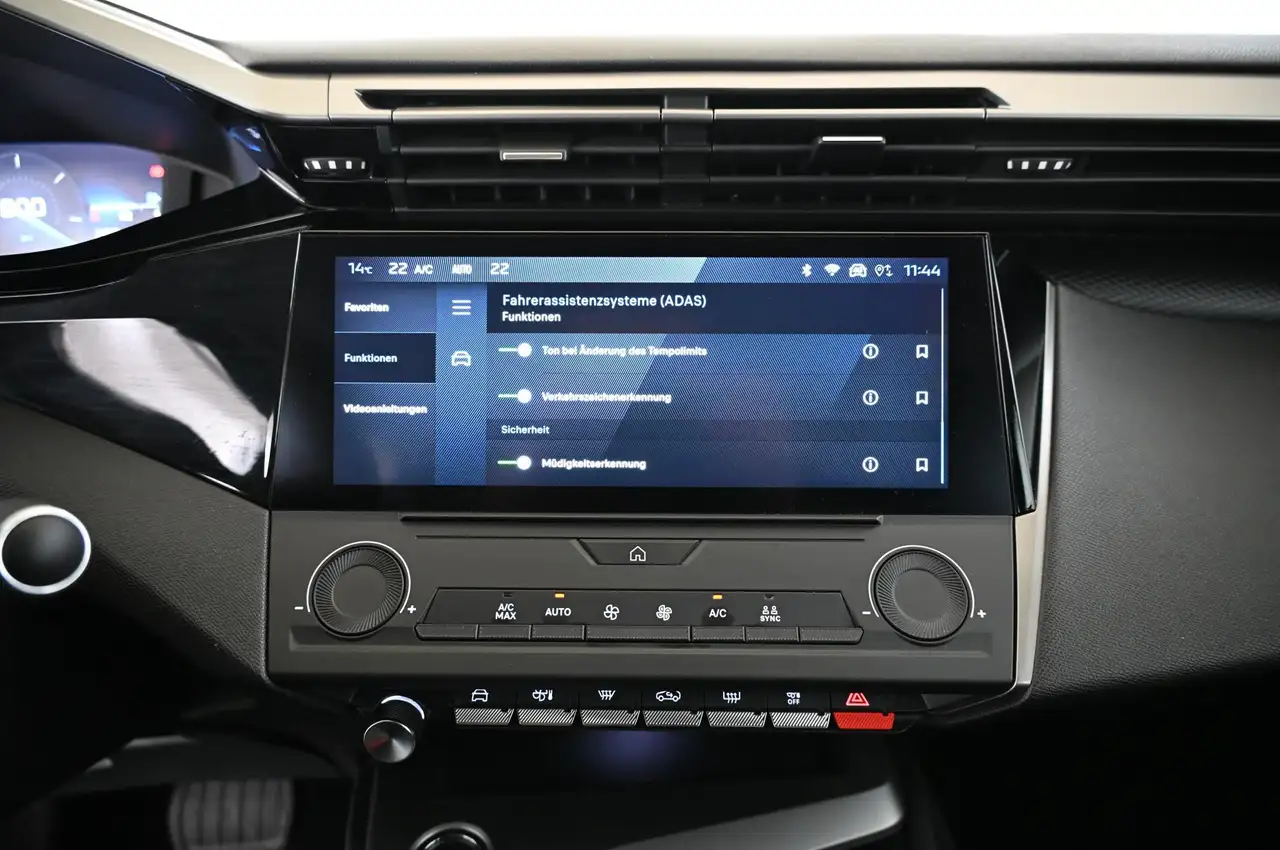 Peugeot 308 1.2 130 e-THP EAT8 Active-Pack LED/CAR-PLAY/ 16 — Vehicle gallery 18