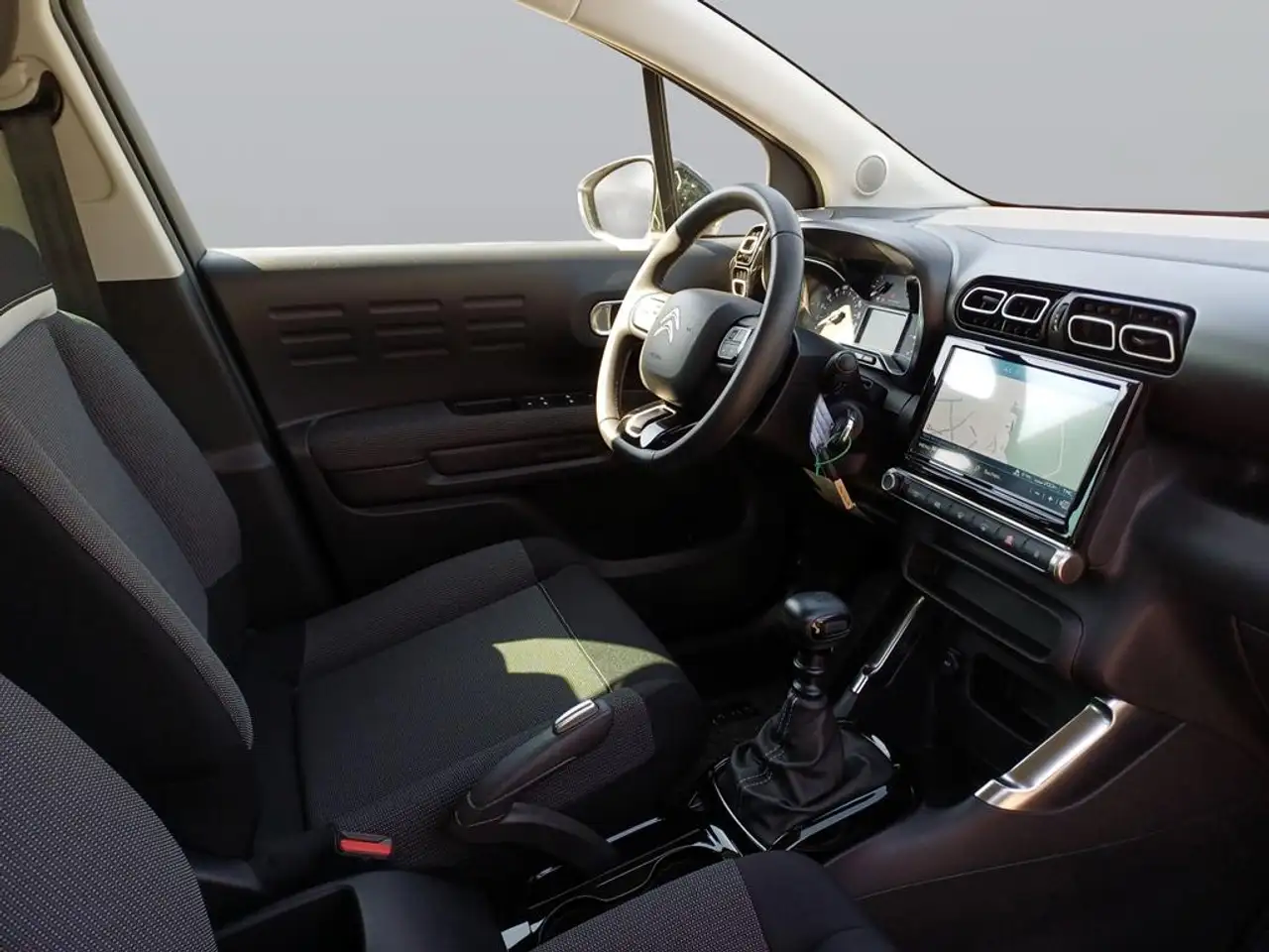 Citroen C3 Aircross PureTech 110 S&S Shine — Vehicle gallery 13