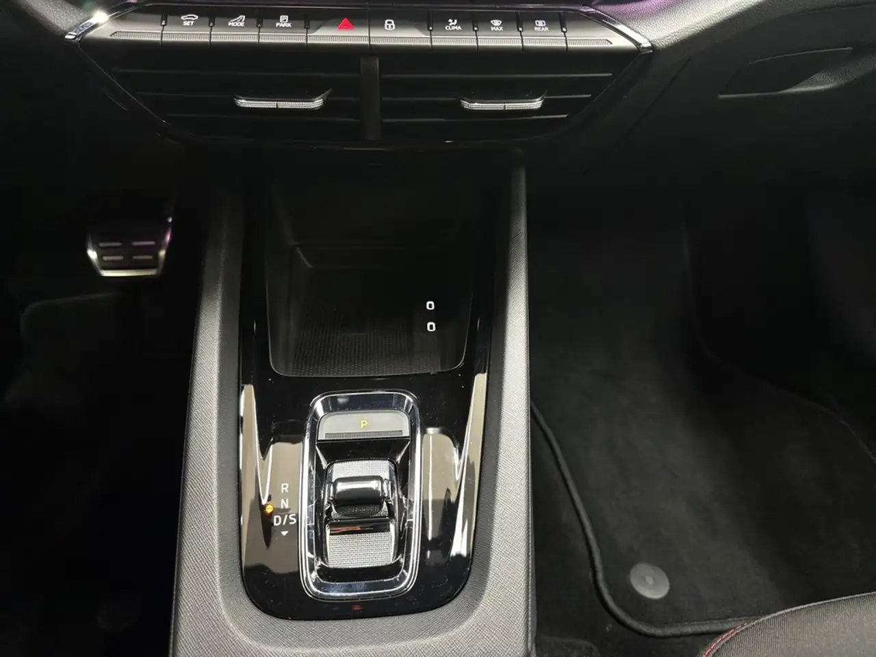 Skoda Octavia Combi 2.0 TSI DSG RS DCC MATRIX*NAV*SHZ*ACC*PAR... — Vehicle gallery 20