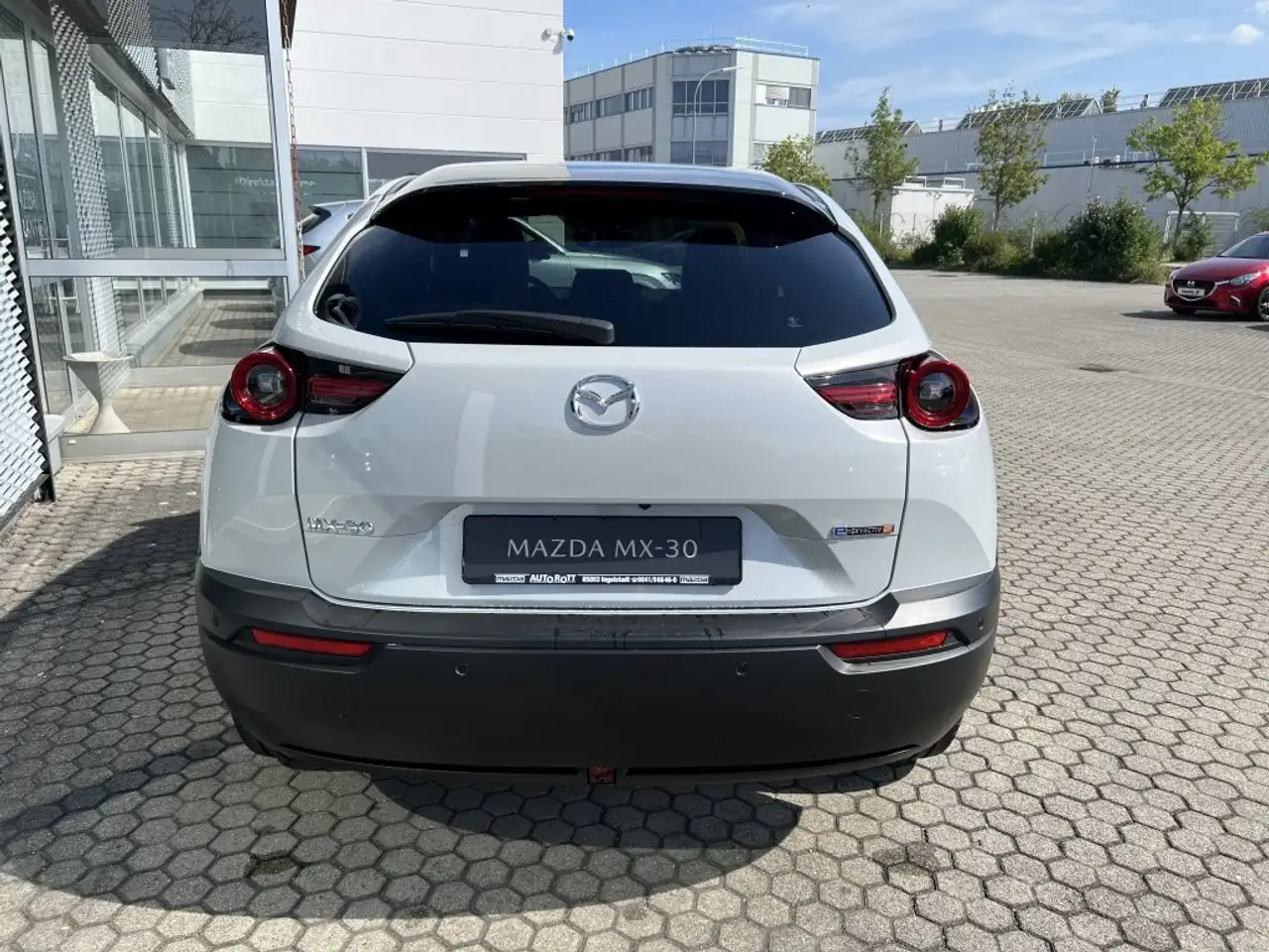Mazda MX-30 R-EV Makoto Plug-in-Hybrid 360-Monitor Bose Matrix — Vehicle gallery 6