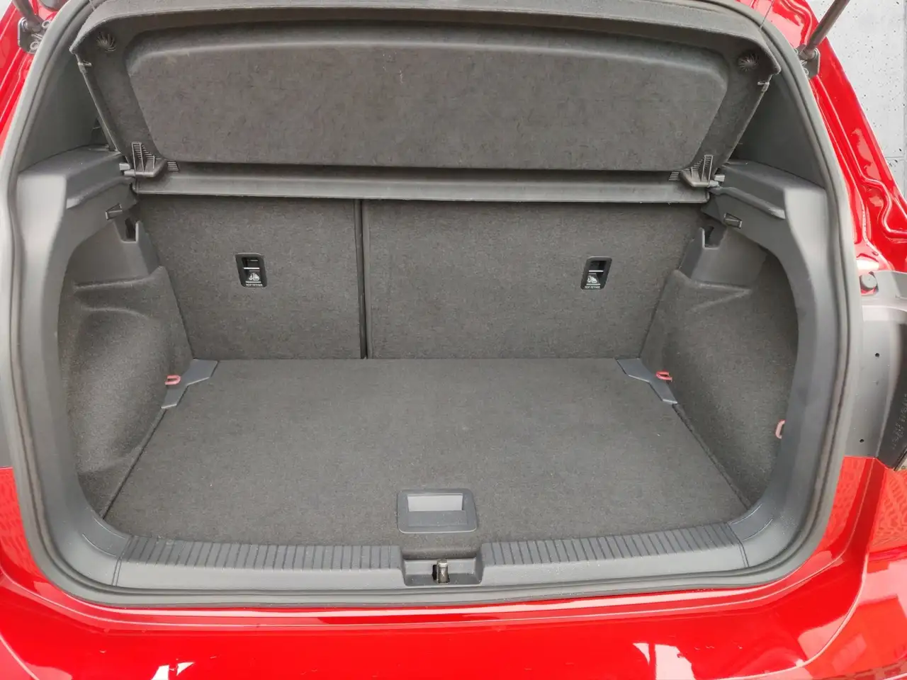 Volkswagen T-Cross R-Line 1.0 TSI 85kW 7-Gang DSG 4 Türen Klima LED — Galería del vehículo 22