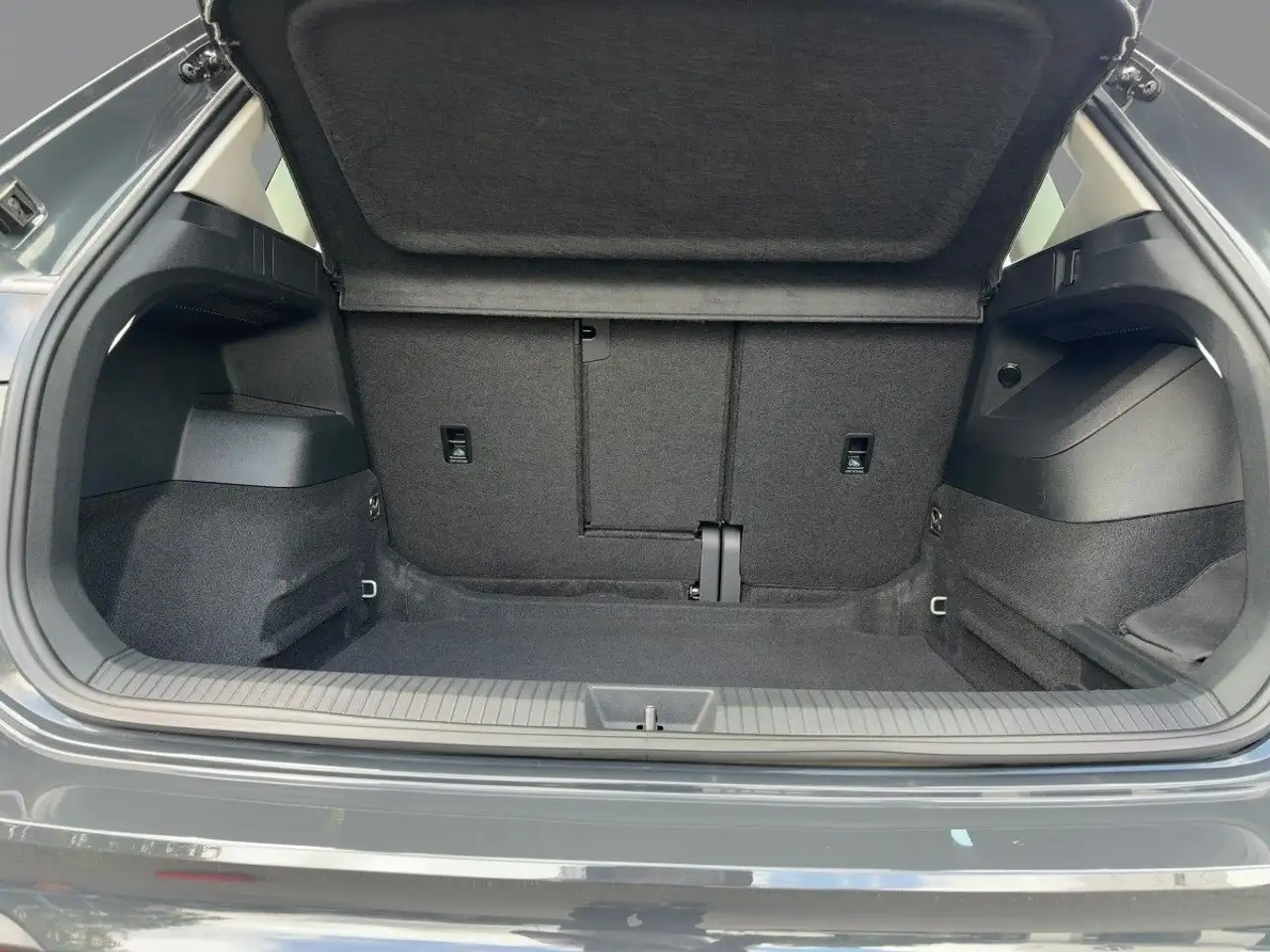 Volkswagen Tiguan 1.5 eTSI DSG Ganzjahresreifen Rückfahrka — Galerie du véhicule 8