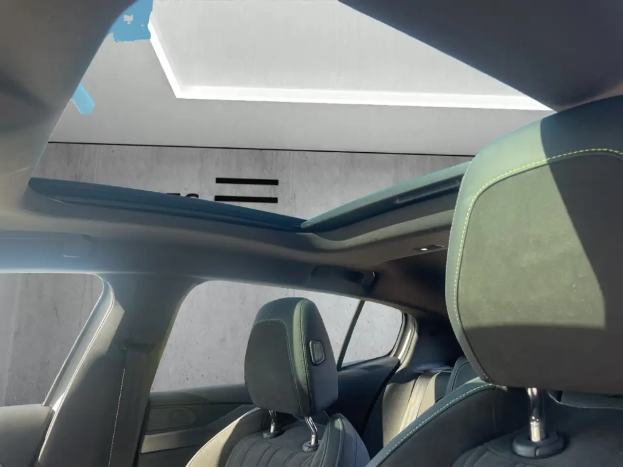 Peugeot 408 GT PT 130 EAT8 PANO LED Navi Memory Sitze Soundsys — Galerie du véhicule 17