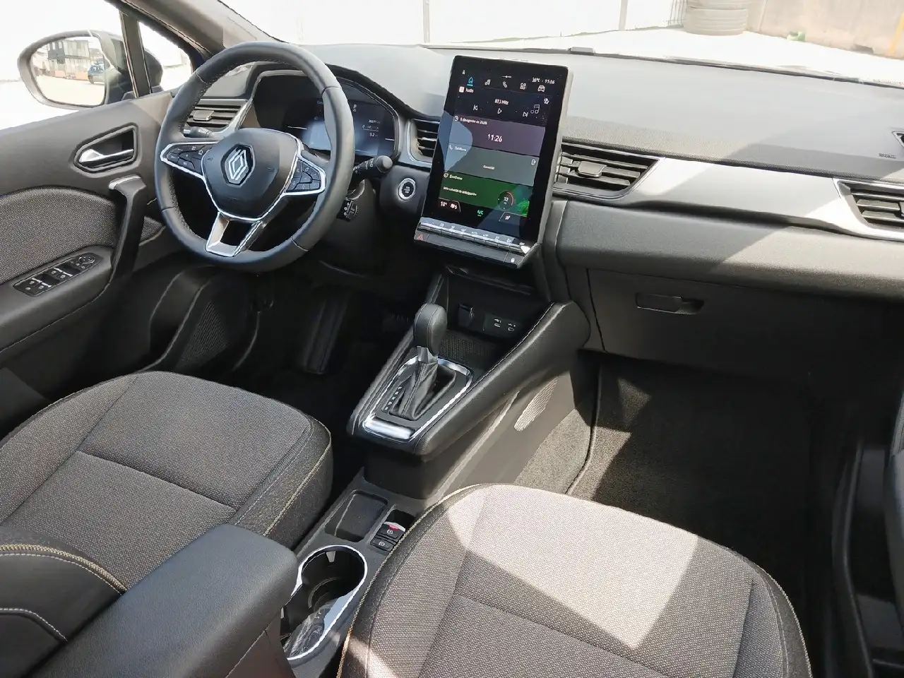 Renault Captur E-TECH Híbrido Techno 105kW — معرض صور السيارة 18