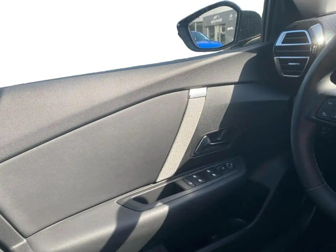 Citroen C4 Shine 1.2 12V e-THP / PureTech Metallic — Galería del vehículo 14