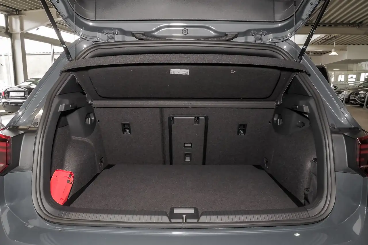Volkswagen Golf VIII EDITION 50 1,5 l eTSI OPF 110 kW (150 PS — معرض صور السيارة 15