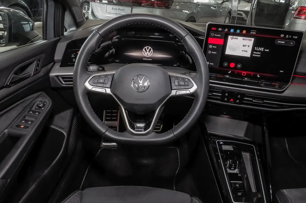 Volkswagen Golf VIII EDITION 50 1,5 l eTSI OPF 110 kW (150 PS — معرض صور السيارة 12