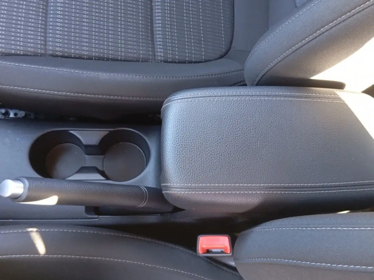Kia Stonic 1.0 T-GDi MHEV Drive 100 — Galería del vehículo 25