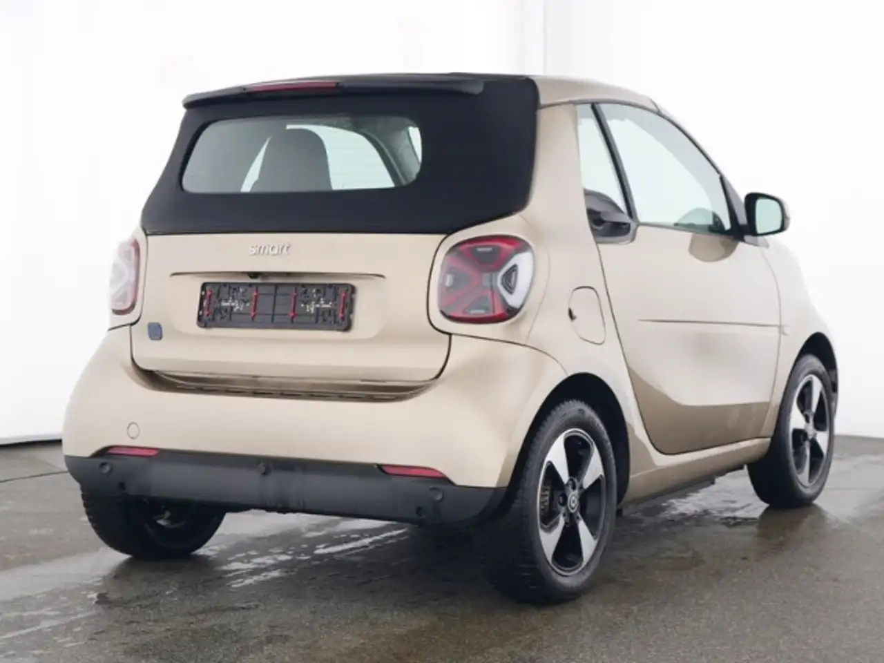 smart forTwo EQ Cabrio Passion Exclusive 22kW JBL LED — معرض صور السيارة 3