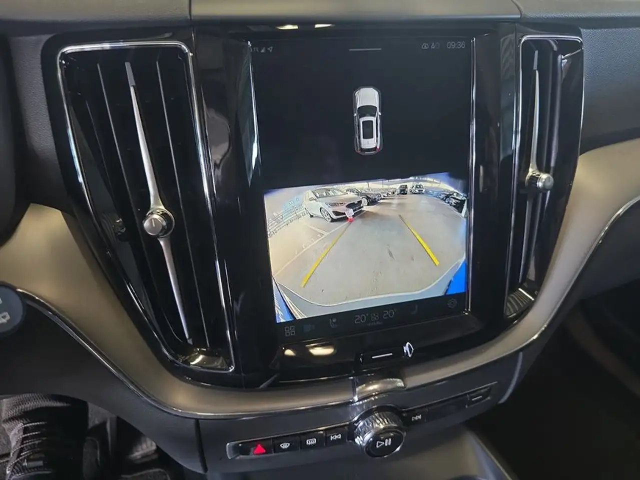 Volvo XC60 XC60 B5 B AWD Core — Vehicle gallery 15