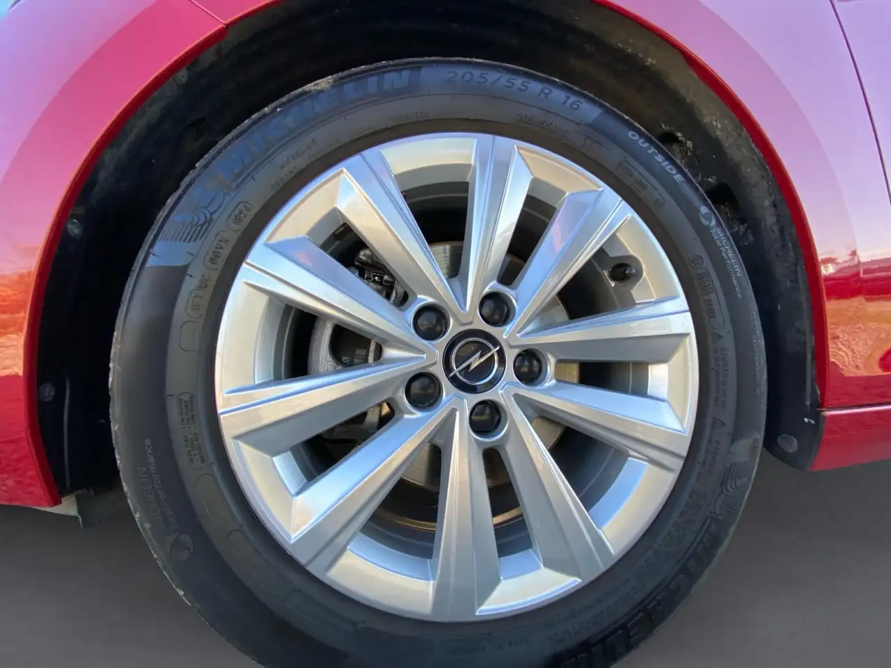 Opel Astra L 1.2 Turbo Edition Fernlichtass. Kam. LM — معرض صور السيارة 16