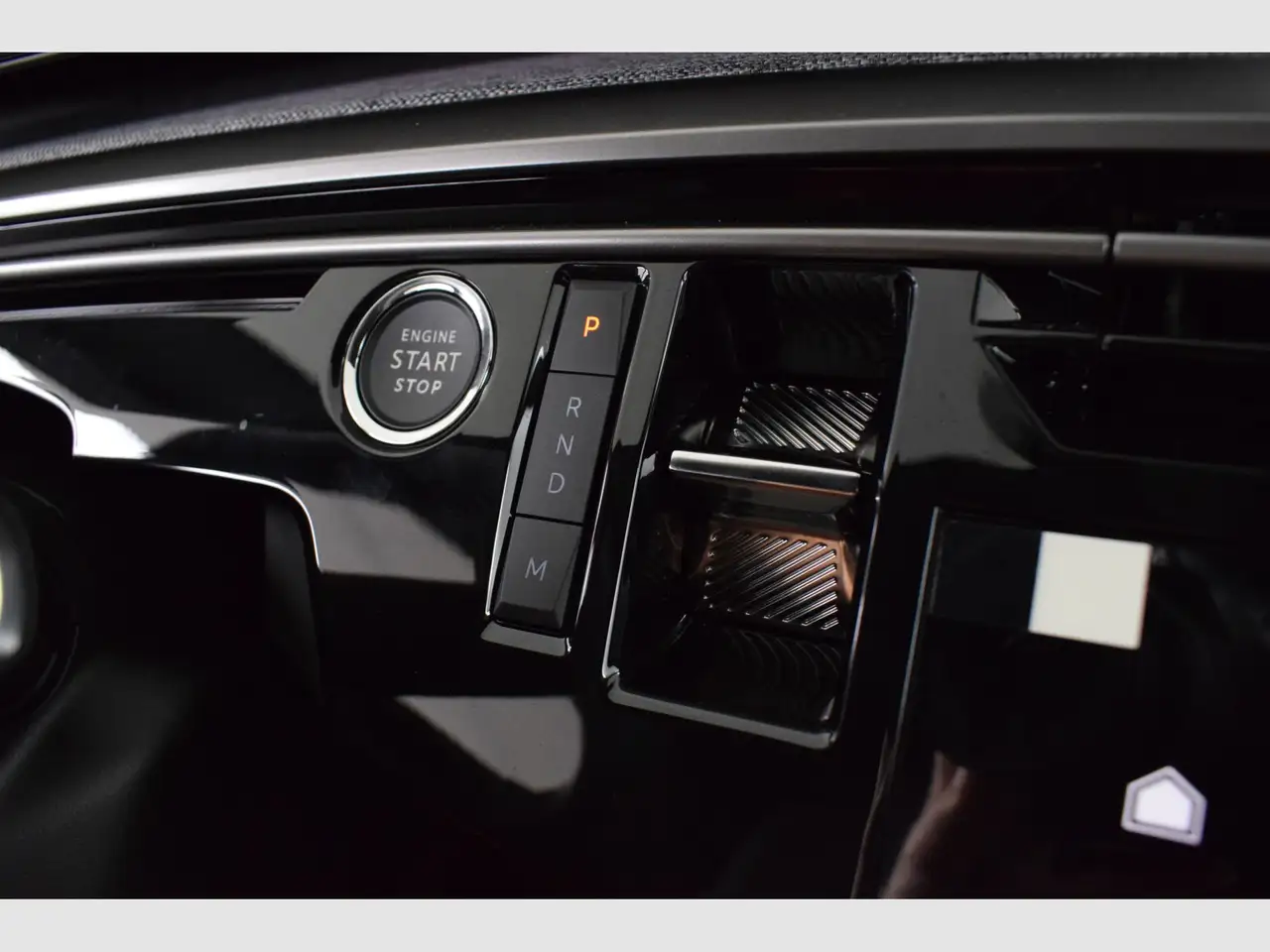 Peugeot 3008 Hybrid 1.6 143KW Allure e-DCS7 — Vehicle gallery 28