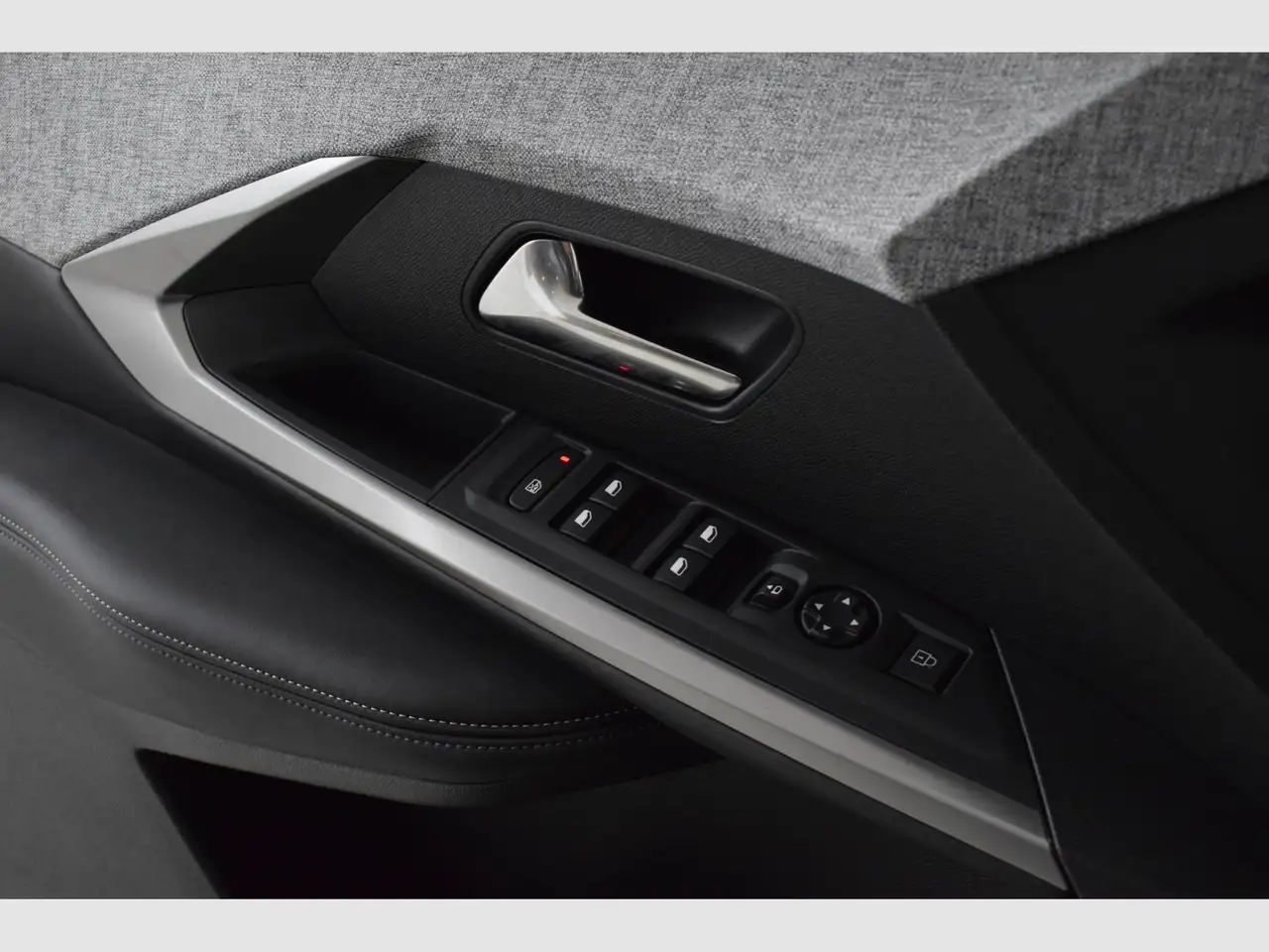 Peugeot 3008 Hybrid 1.6 143KW Allure e-DCS7 — Vehicle gallery 26