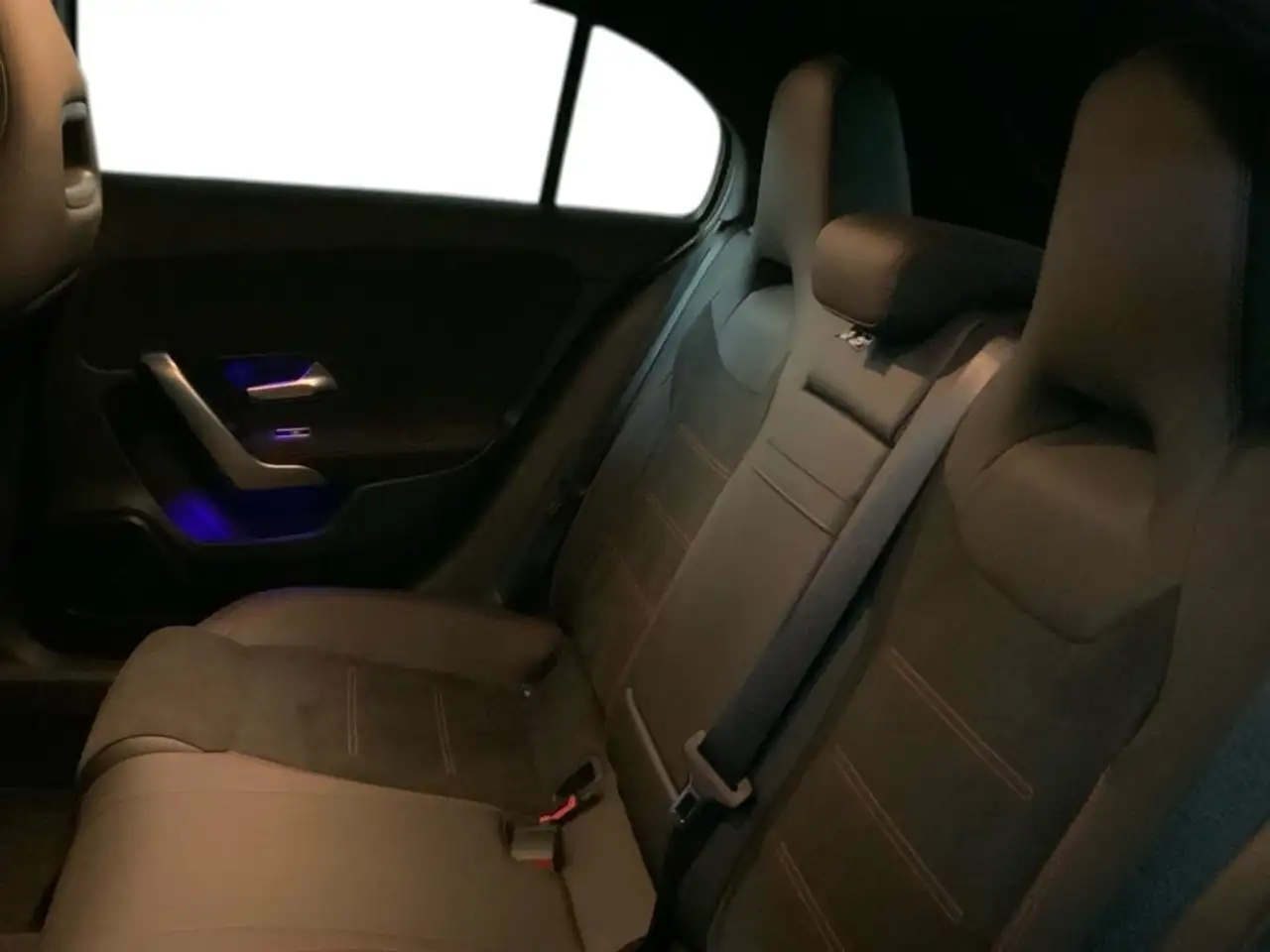 Mercedes-Benz A 200 d — معرض صور السيارة 12