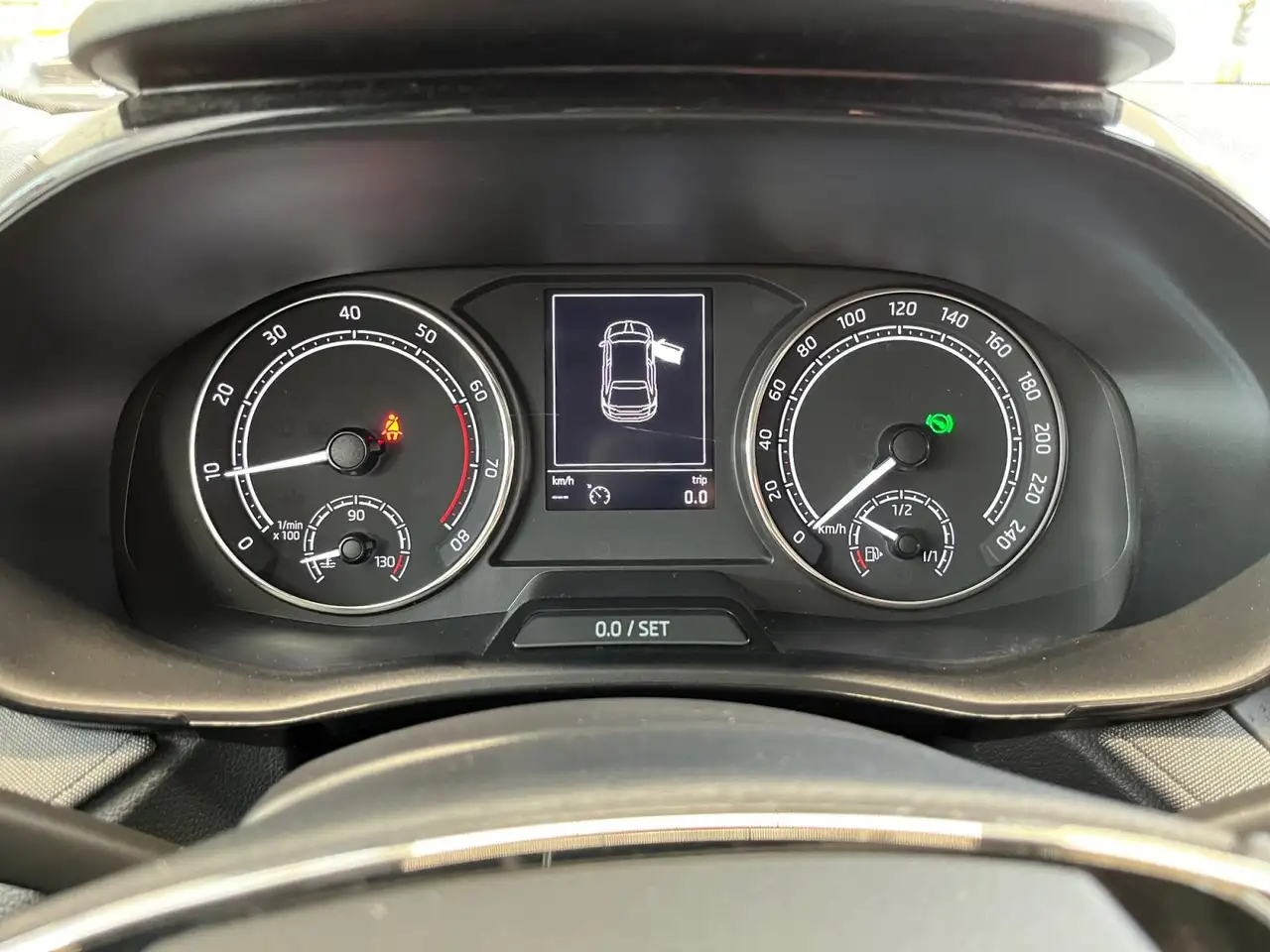 Skoda Fabia Tour 1.0TSI DSG PDC LED Berganfahrassistent — معرض صور السيارة 14