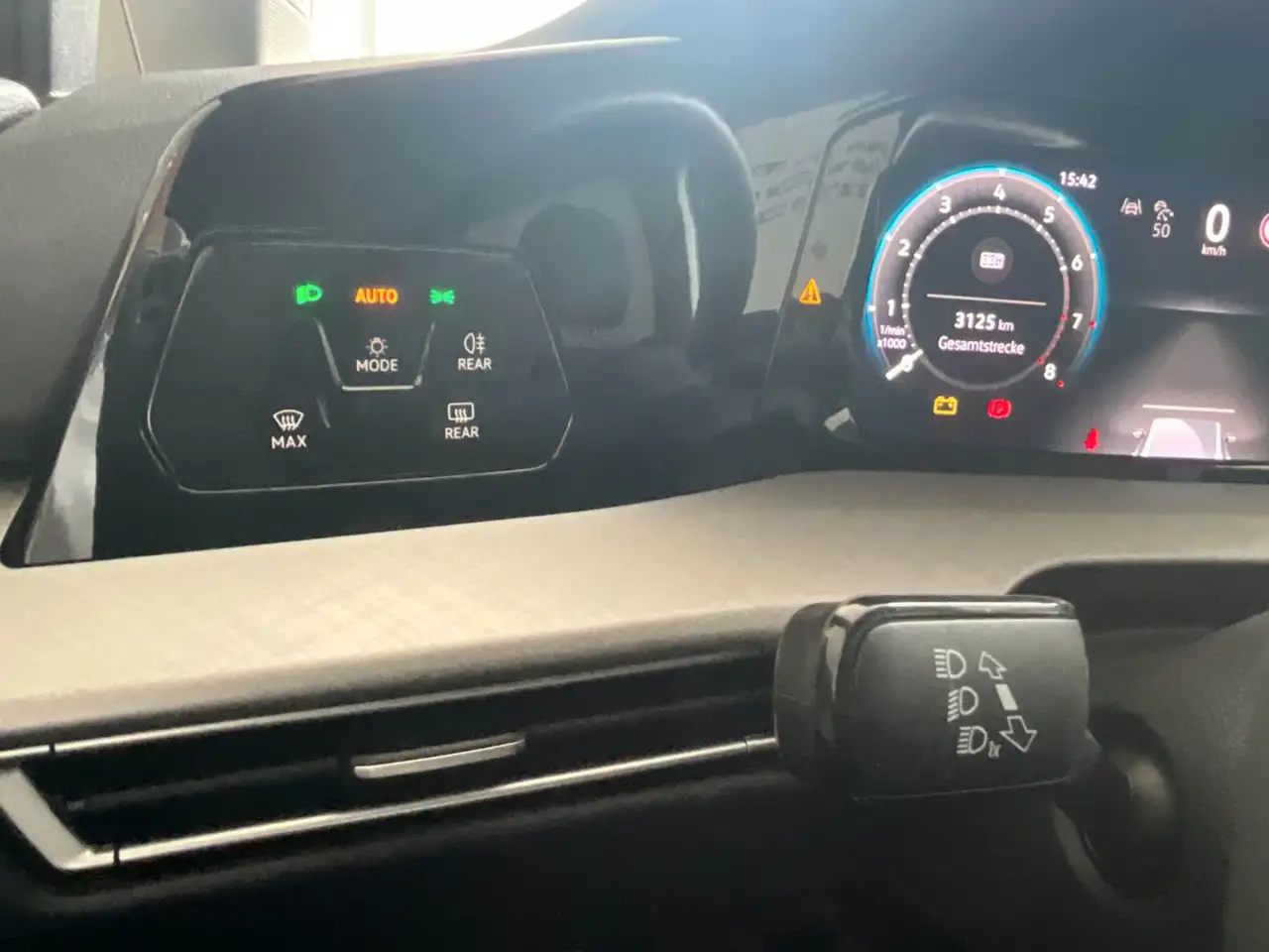 Volkswagen Golf Life , Navi, ACC, Sitzhzg., Klima 3-Z, LED — Vehicle gallery 16
