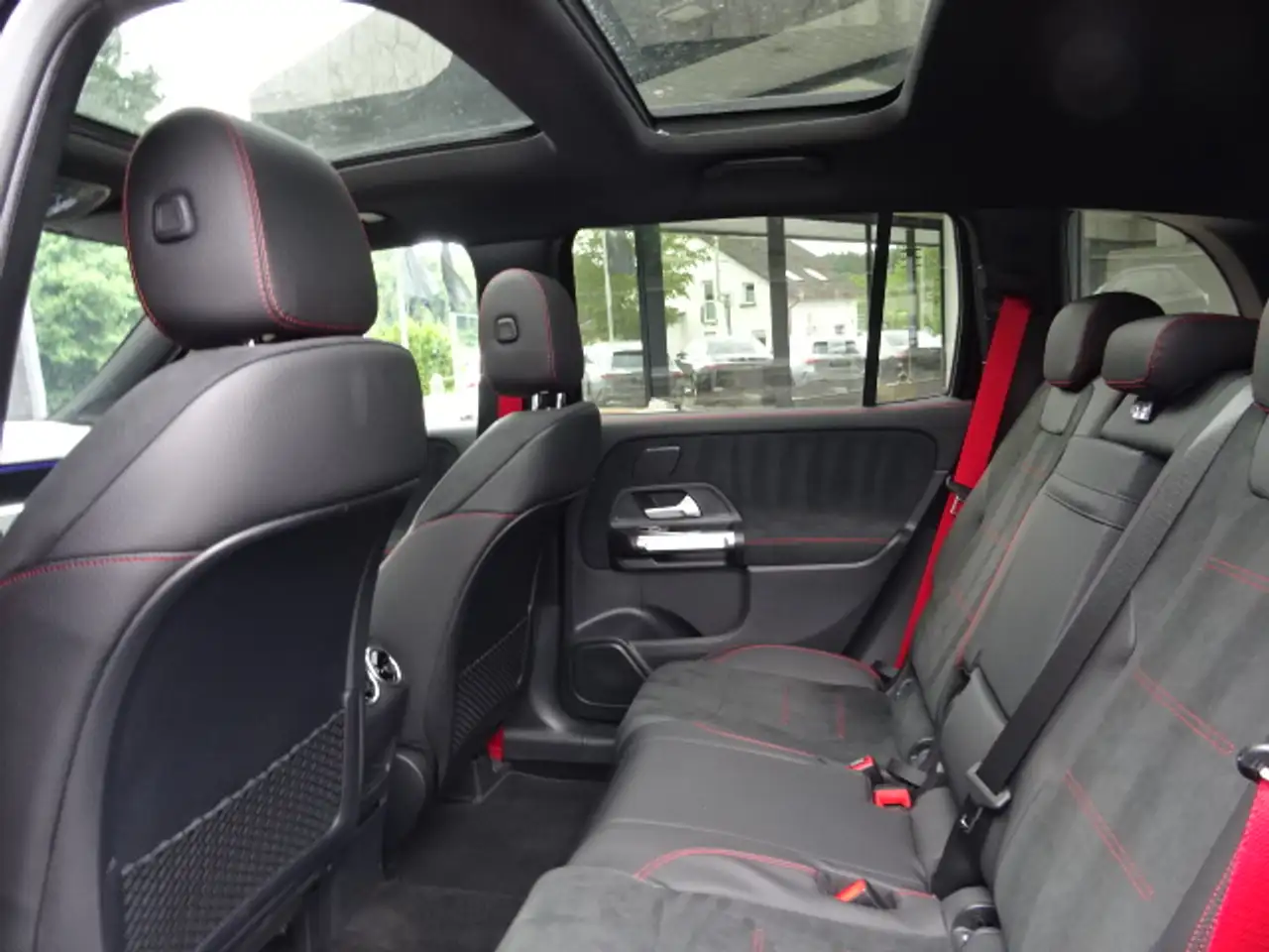Mercedes-Benz GLB 35 AMG AMG GLB 35 4M *Night Pano Distro Beam KeyGo 21" — Galería del vehículo 15