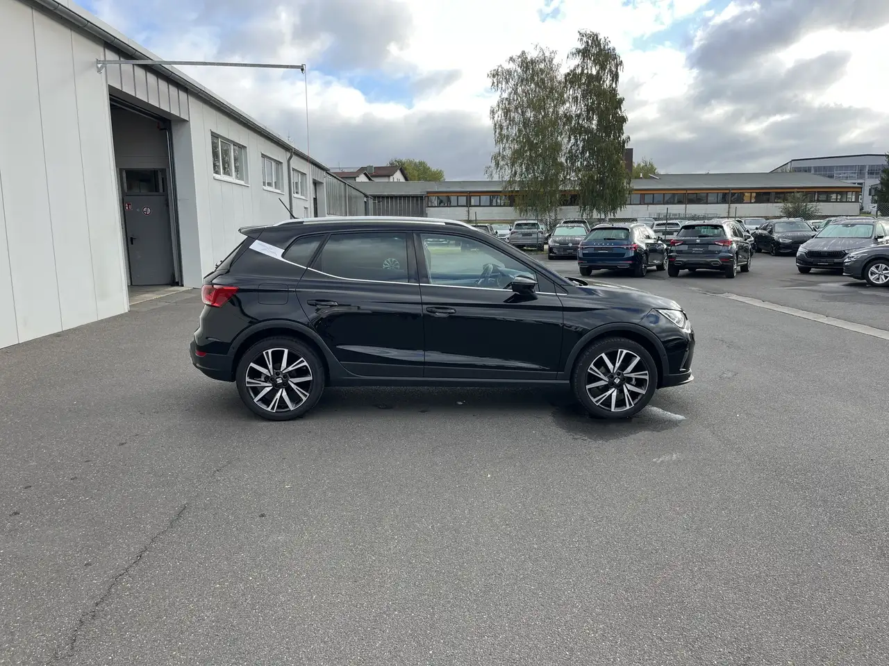 SEAT Arona 1.0 TSI DSG FR 125€ m.20% Anz. Navi ACC LED RFK — معرض صور السيارة 6