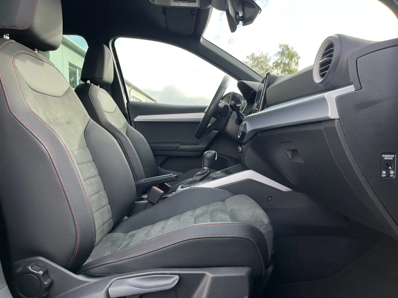SEAT Arona 1.0 TSI DSG FR 125€ m.20% Anz. Navi ACC LED RFK — معرض صور السيارة 15