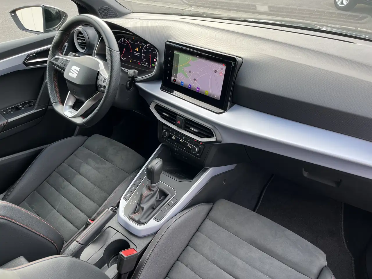 SEAT Arona 1.0 TSI DSG FR 125€ m.20% Anz. Navi ACC LED RFK — معرض صور السيارة 14