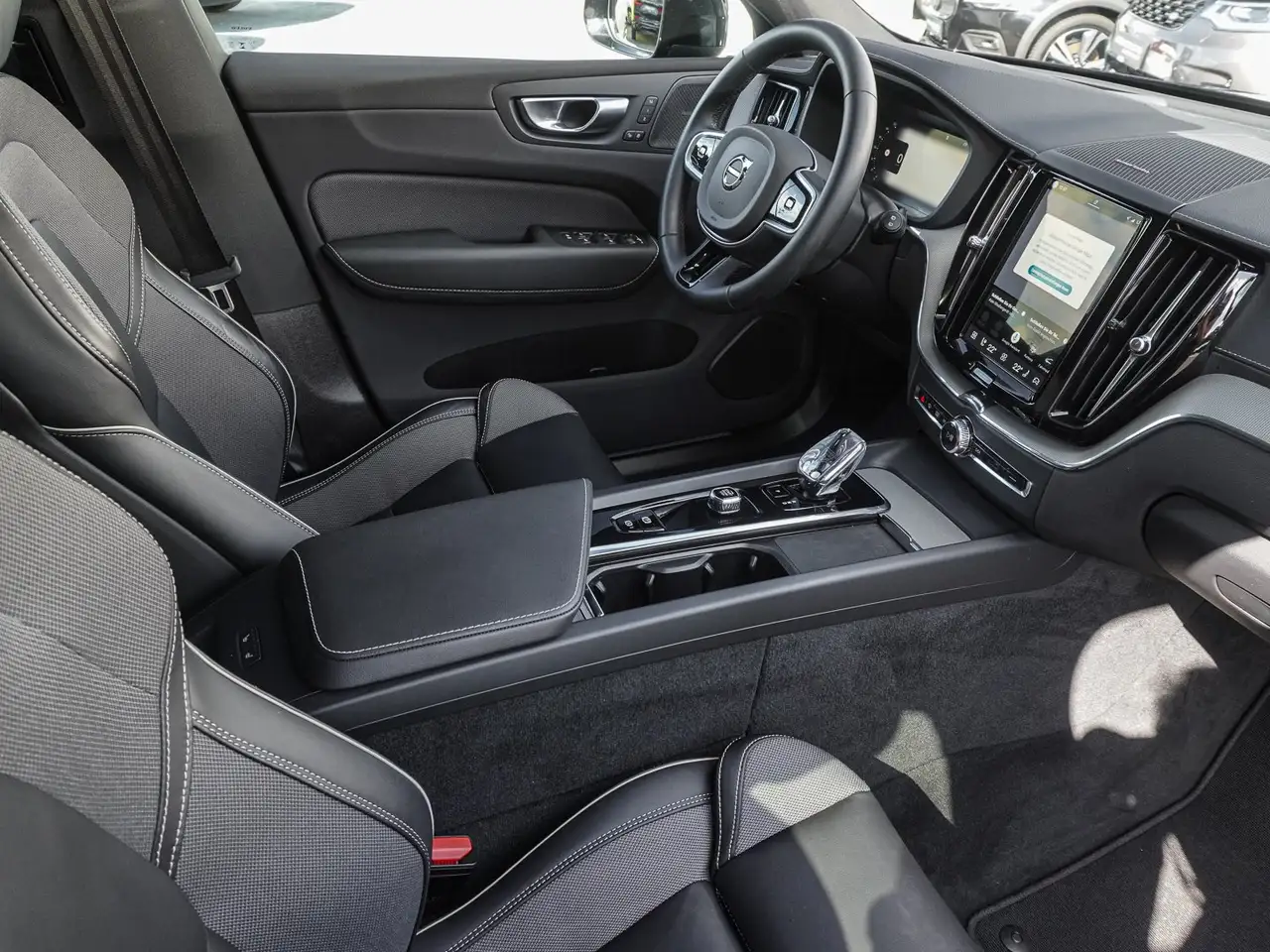 Volvo XC60 T8 AWD Black Edition Ultra Plug-in Hybrid — Vehicle gallery 9